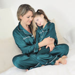 Load image into Gallery viewer, Mini Girls Emerald Green Satin Pyjamas
